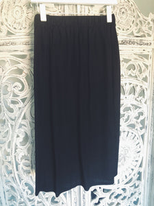 SIDE BUTTON MIDI SKIRT